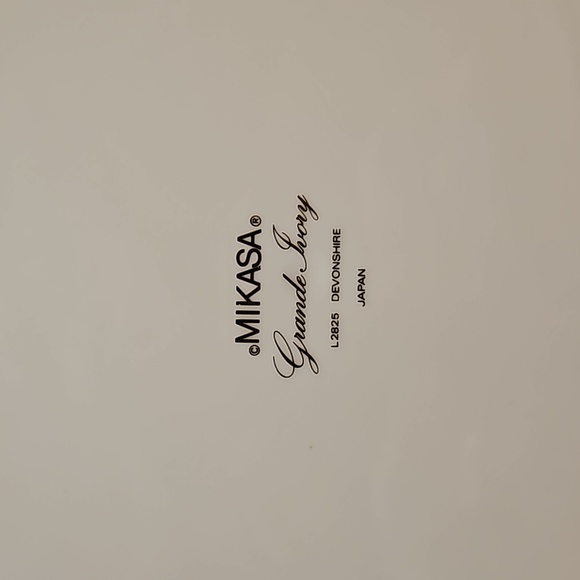 New Mikasa Grande Ivory Devonshire 12" Round Chop Plate Serving Platter L2825 - Picture 6 of 9